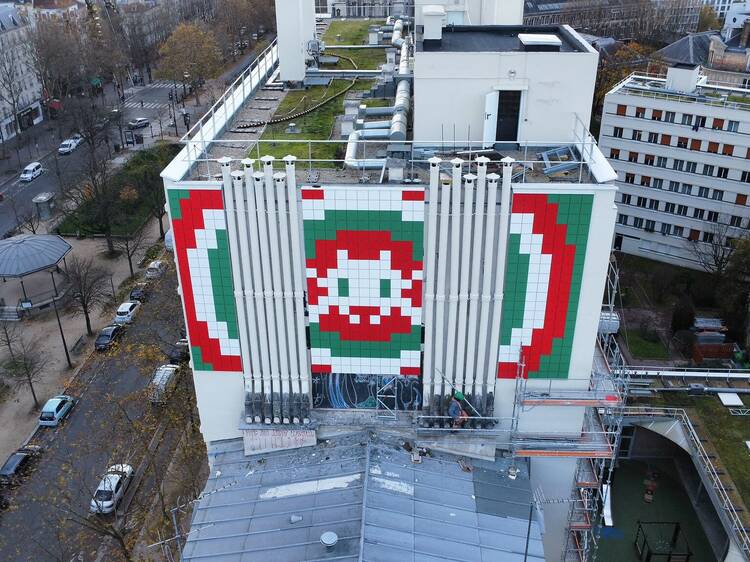 Guinness Book : le plus grand Invader du monde vient d’apparaître sur un bâtiment de Paris