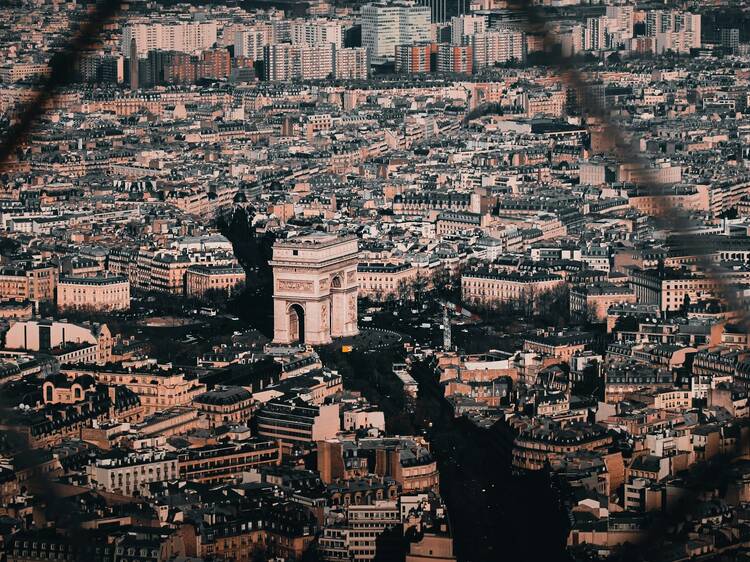 Cette célèbre avenue parisienne fait partie des rues commerçantes les plus chères du monde