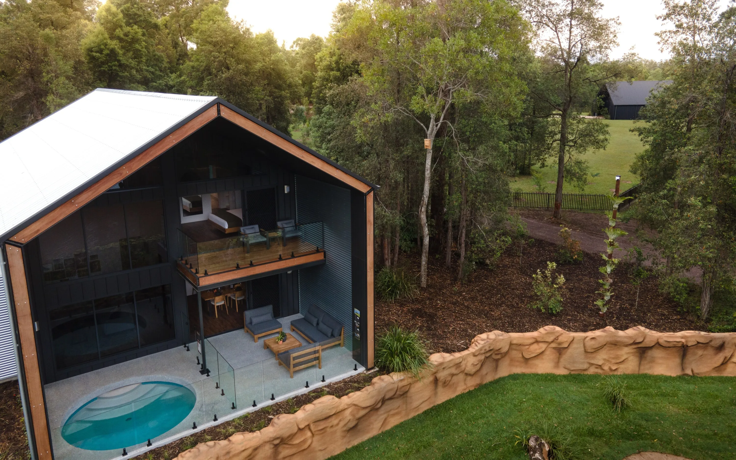 Lodge with pool in bush