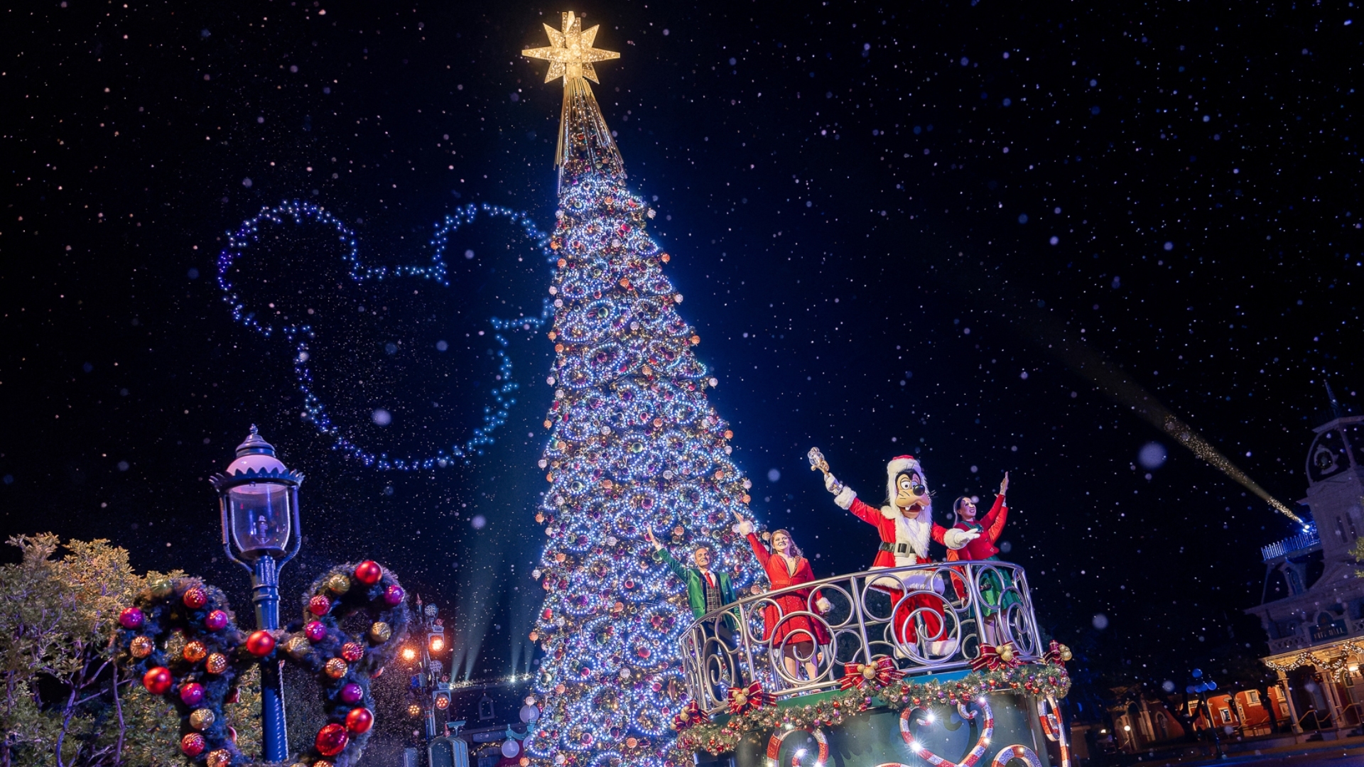 A Disney Christmas in Hong Kong Disneyland