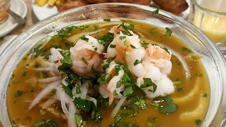 'Encebollado' de peix de La Sazón de los Apolo 