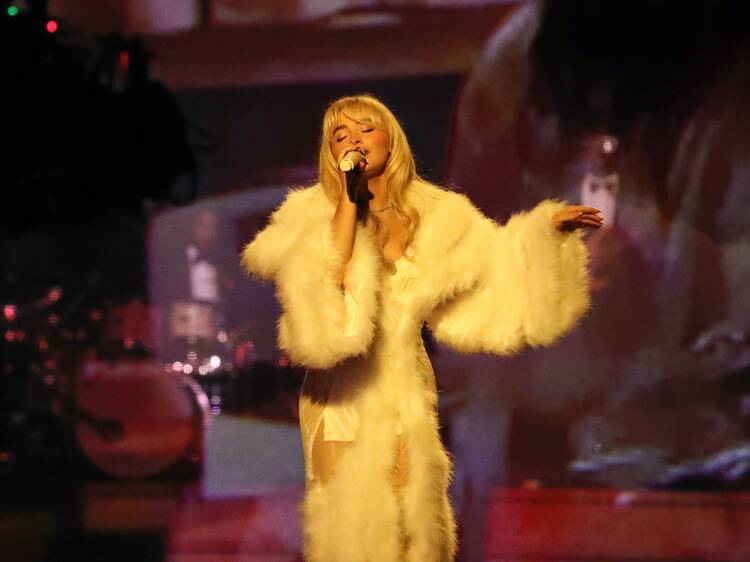 A Nonsense Christmas with Sabrina Carpenter (2024)