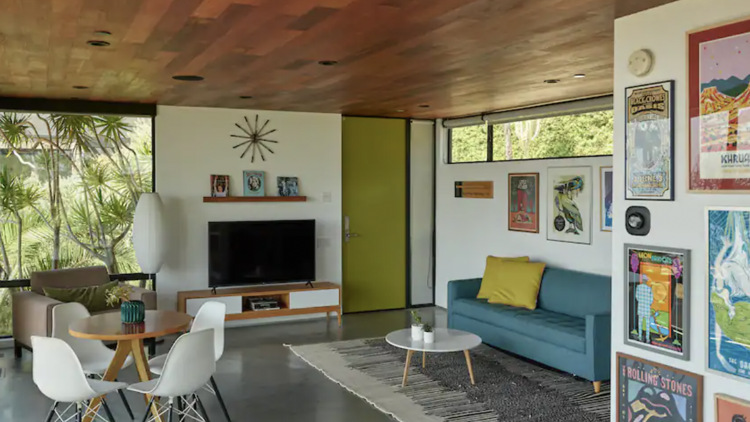 Mid-century guest house in the mountains