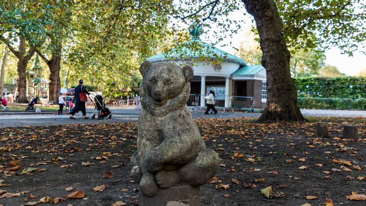 Coram’s Fields bear statue