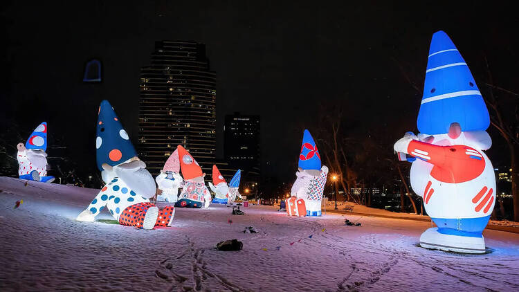 Gnomos gigantes de jardín