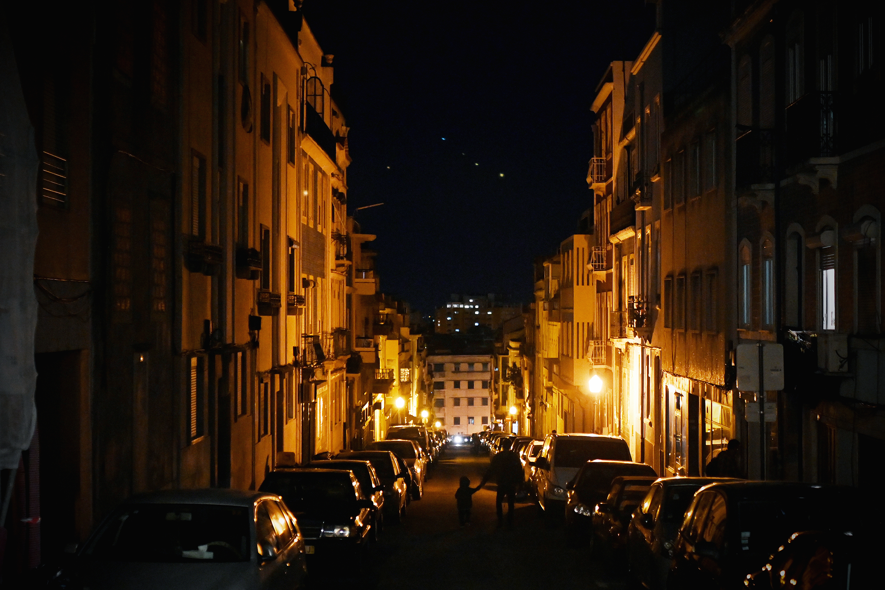 Lisbon's Dark Streets: The Growing Issue of Non-Functional Streetlights