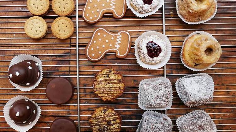 Une de nos boulangeries chouchoutes sort sa boîte à biscuits de Noël (avec tous nos gâteaux préférés dedans)