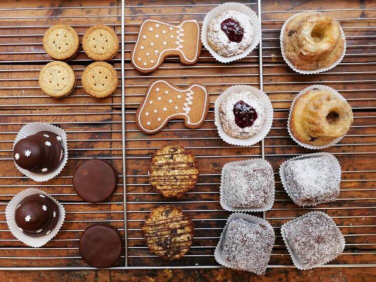 Une de nos boulangeries chouchoutes sort sa boîte à biscuits de Noël (avec tous nos gâteaux préférés dedans)