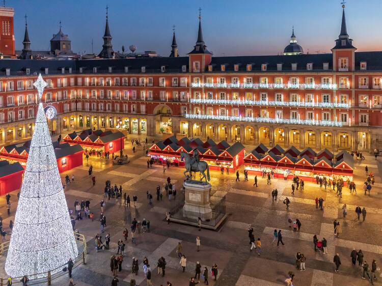 Pasear bajo las luces de Navidad: el plan más mágico para estas fechas