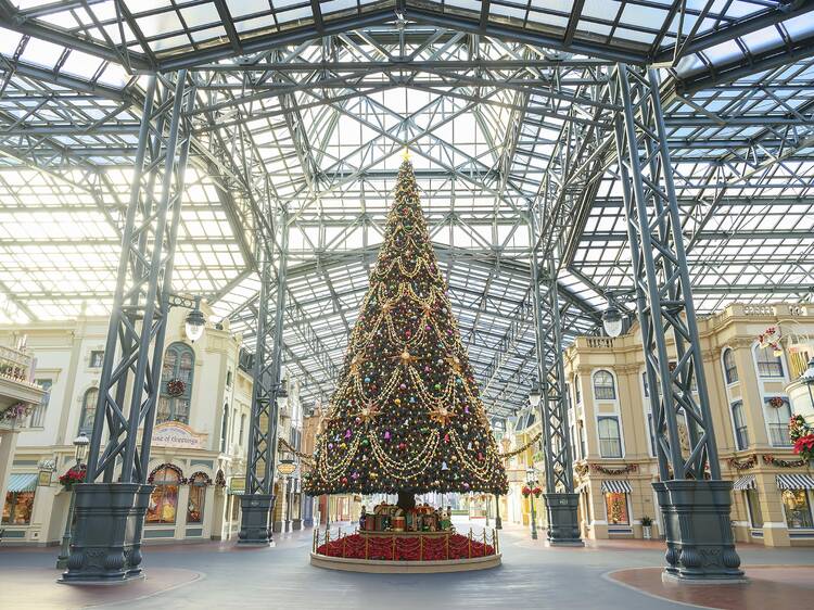 Tokyo Disneyland and DisneySea welcome Christmas with 15 metre-tall trees