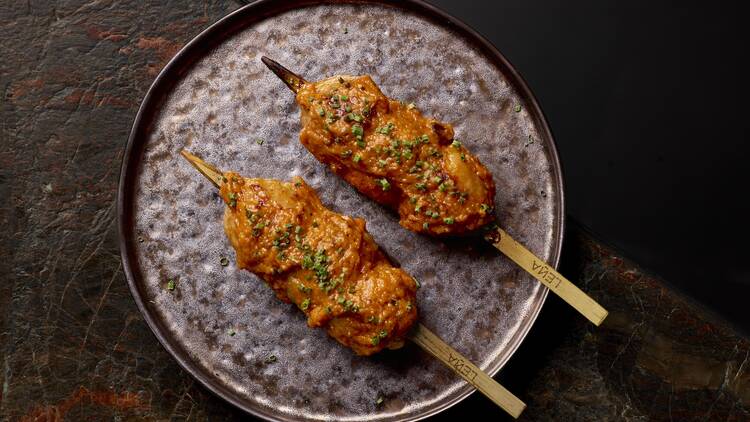 Yakitori de pollo a la brasa de Leña