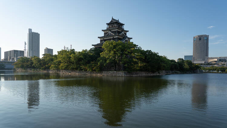 09:30 Hiroshima Castle