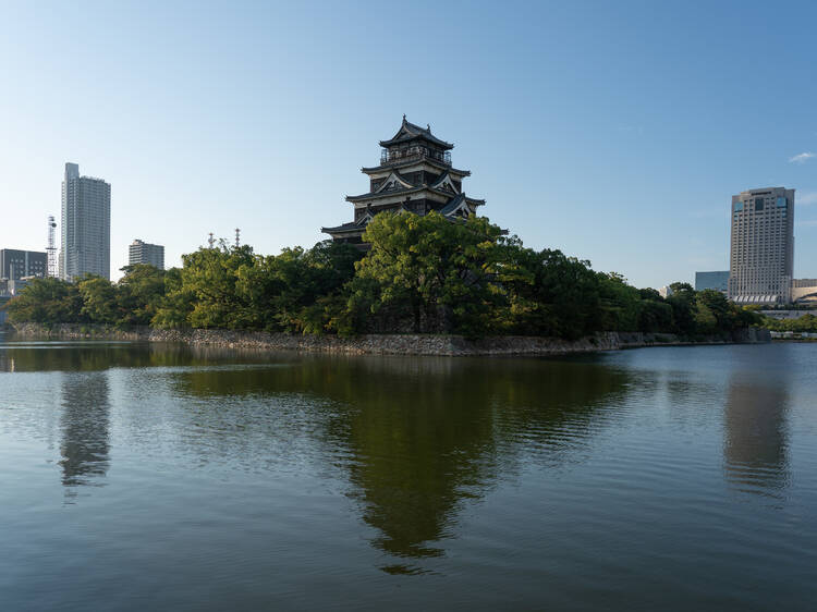 09:30 Hiroshima Castle