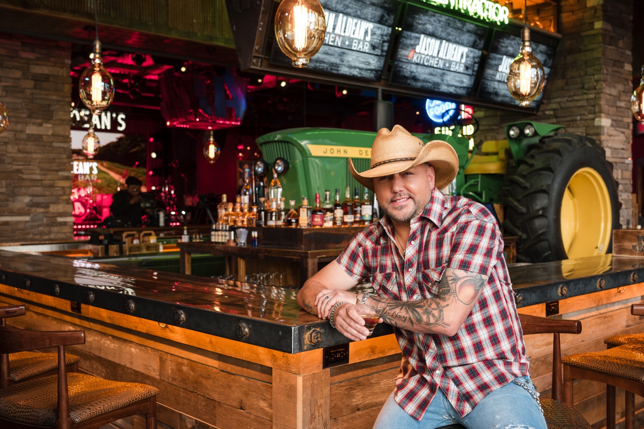 Jason Aldean at Tractor Bar