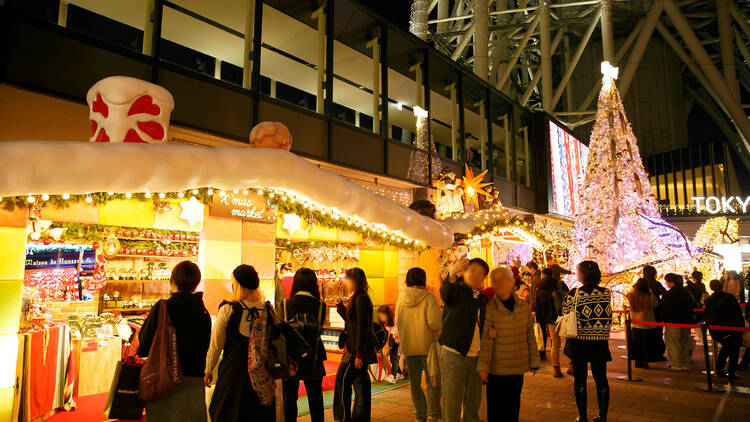 Visit a Christmas market