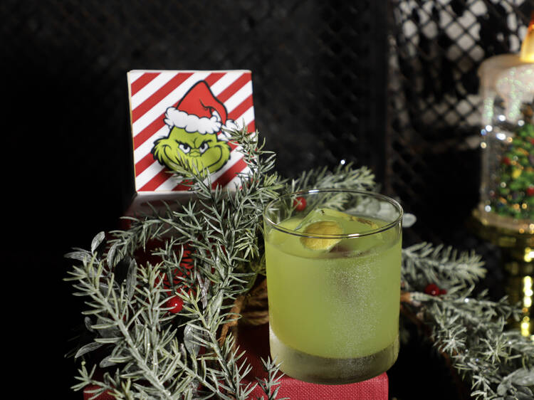 The Grinch who Stole Cocktails with Singular Concepts