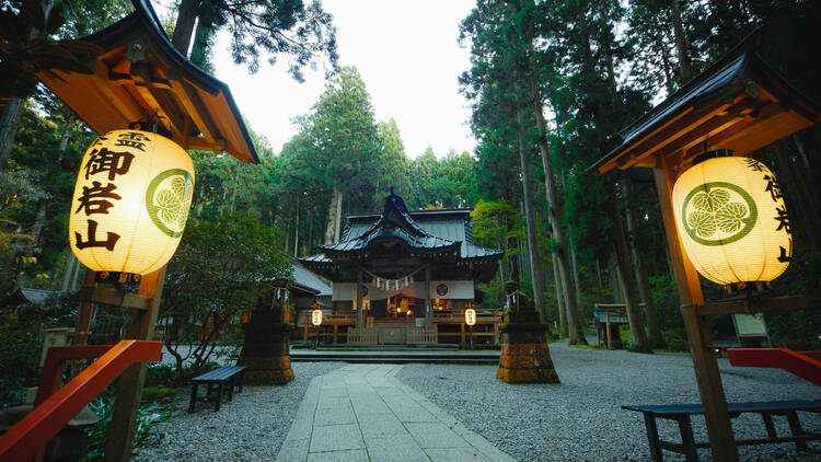 Power up at Oiwa Shrine