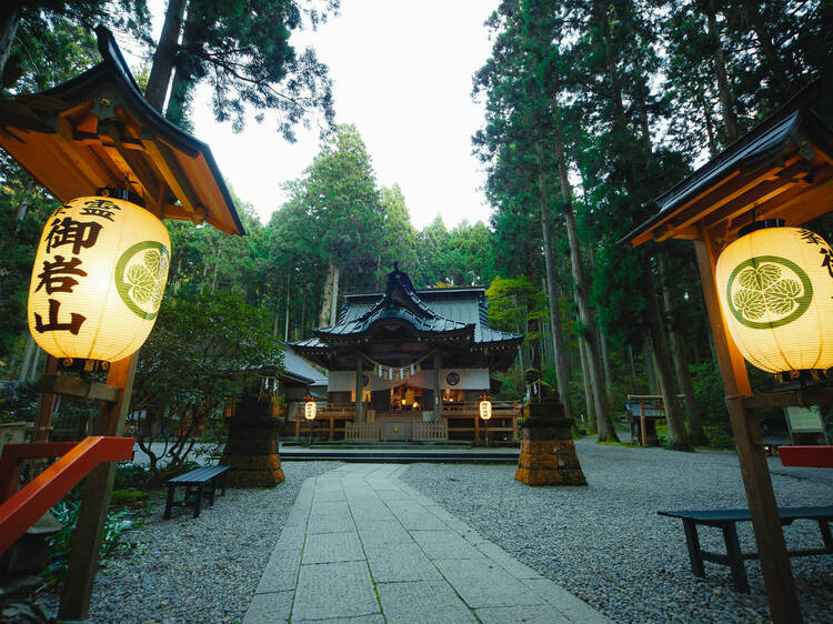 Power up at Oiwa Shrine