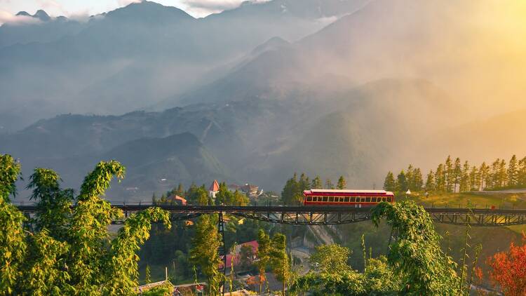 Red train town to Fansipan ,Sapa