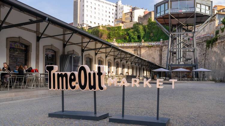 建築大師操刀設計 仿水塔建築與「Time Out Market」標誌必到打卡地標