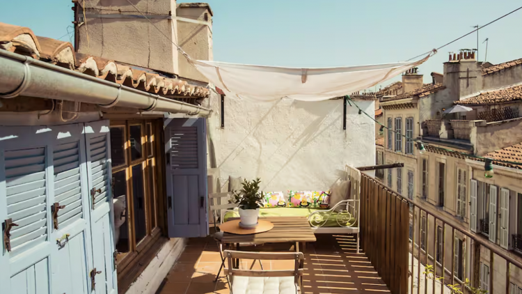 The sunny studio flat with a terrace