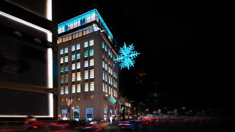 tiffany’s holiday decor — facade and street view