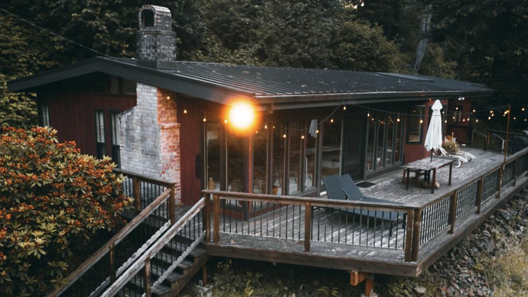 The riverfront cabin in Tillamook