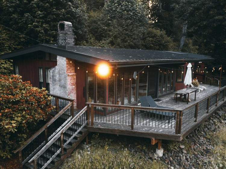 The riverfront cabin in Tillamook