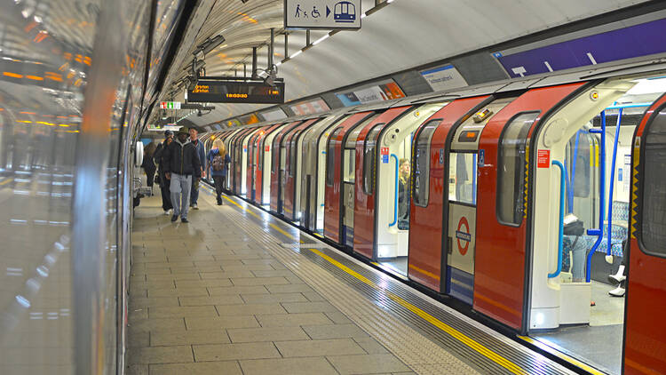 Stockwell tube train station on Londono’s Victoria line