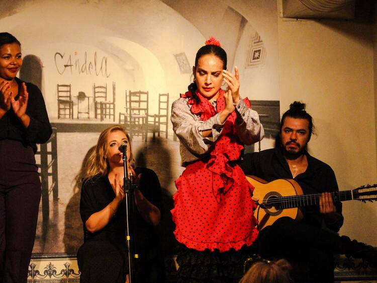 Como en Jerez pero en Madrid: una gran zambomba flamenca toma la plaza más famosa del Rastro en Madrid Como en Jerez pero en Madrid: una gran zambomba flamenca toma la plaza más famosa del Rastro en Madrid