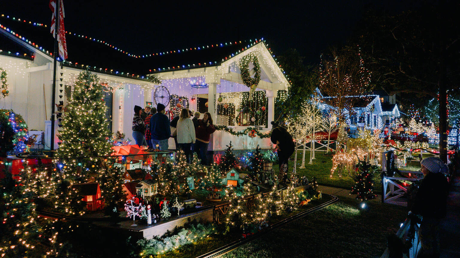 21 Places to See Christmas Lights in Los Angeles You Can’t Miss