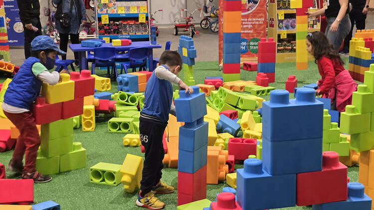 Niños jugando con Ibrick en Expo Tus Juguetes 2024