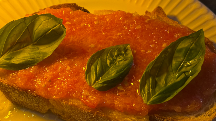 Tomato and basil on breat