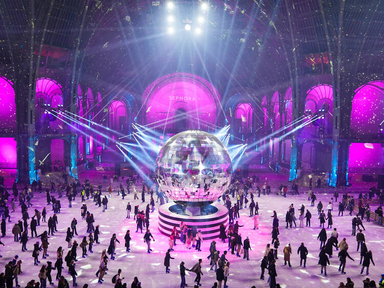 La plus grande patinoire éphémère indoor au monde (qui se trouve à Paris) ouvre ses portes pour le réveillon du Nouvel An