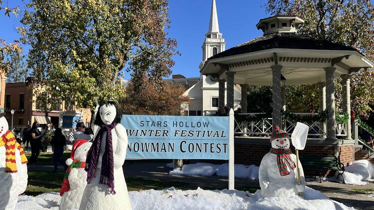 The Stars Hollow gazebo and snowmen from Gilmore Girls.