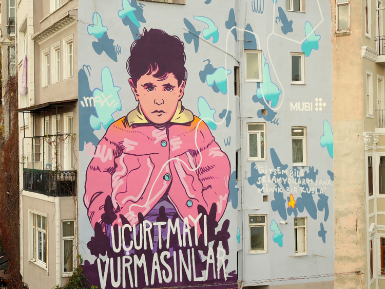 ‘Uçurtmayı Vurmasınlar’ muralı Beyoğlu’nda