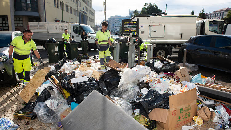 Martim Moniz em dia de greve no lixo