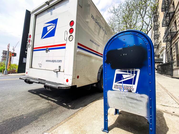 Are banks, post offices, UPS and FedEx open New Year's Eve 2024? Will mail be delivered?