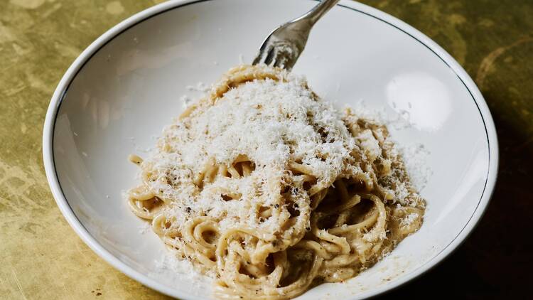 Cacio e pepe pasta.