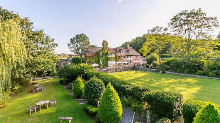 Frontlawn of the Alfriston Hotel