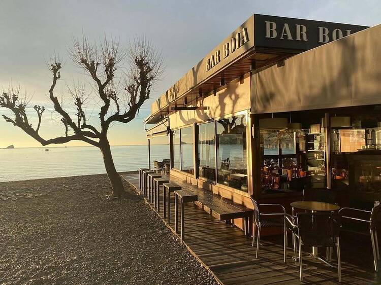 Cierra el chiringuito de playa más histórico de Cataluña tras 79 años de servicio