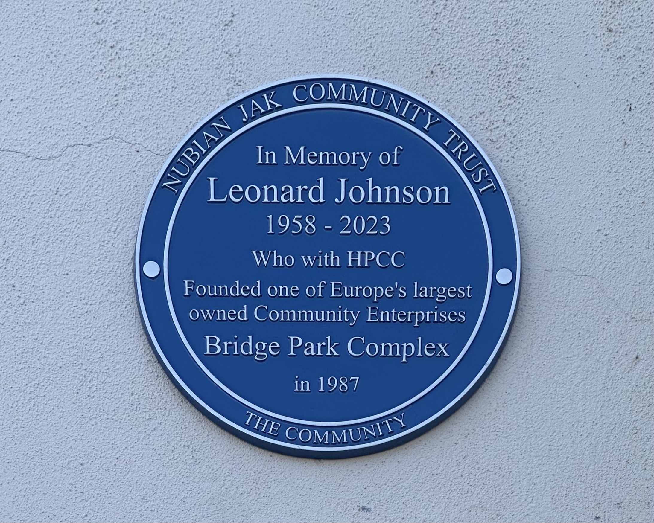 Blue plaque remembering Leonard Johnson 