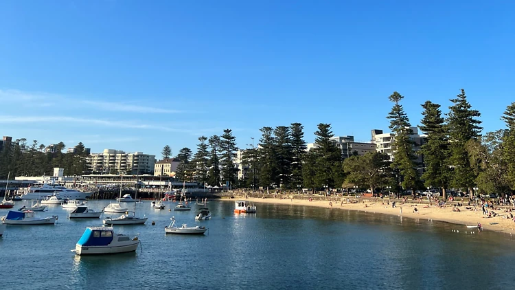 Đi chuyến phà biểu tượng Manly Ferry băng qua vịnh cảng - Ride the iconic Manly Ferry