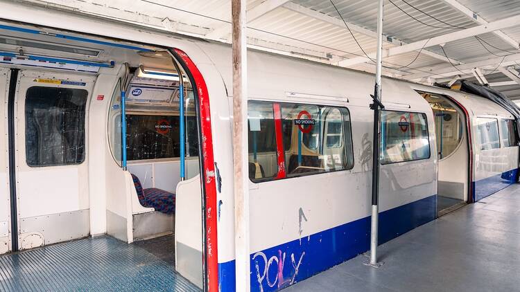 Have dinner on a vintage tube carriage