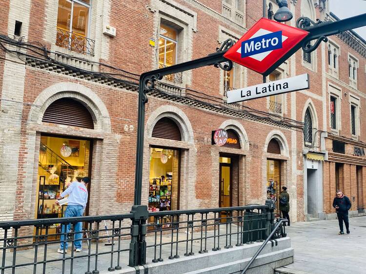 De tienda de disfraces a supermercado gigante: abre un mega 'street market' de productos asiáticos y latinos muy cerca de la Plaza Mayor