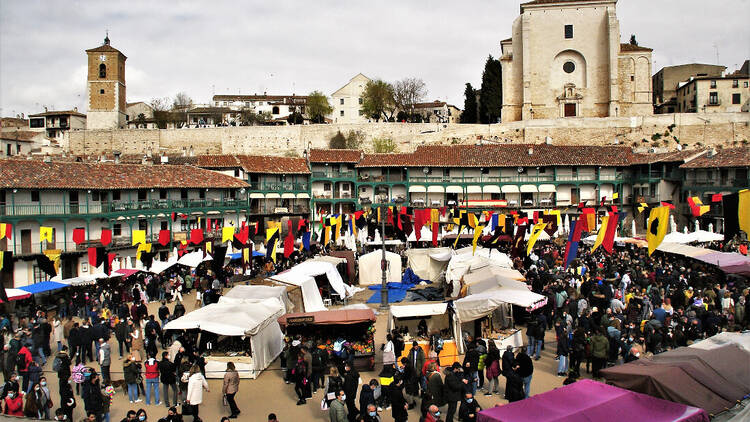 La plaza de Chinchón durante la celebración del Mercado Medieval