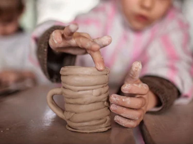 ¡Cuéntamelo con cerámica! Taller de cuentos y arte para niños