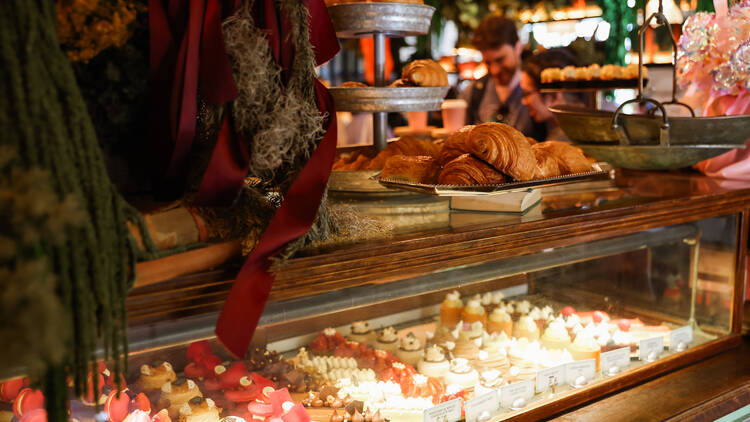 Pastry cabinet
