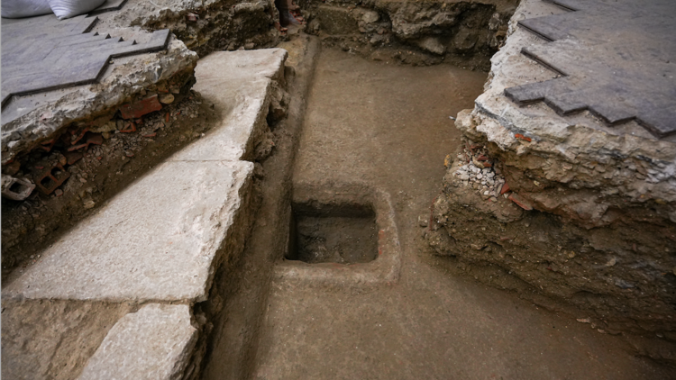 Estrutura junto ao Teatro Romano