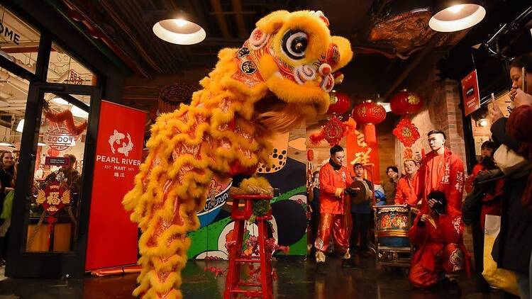 lion dancers